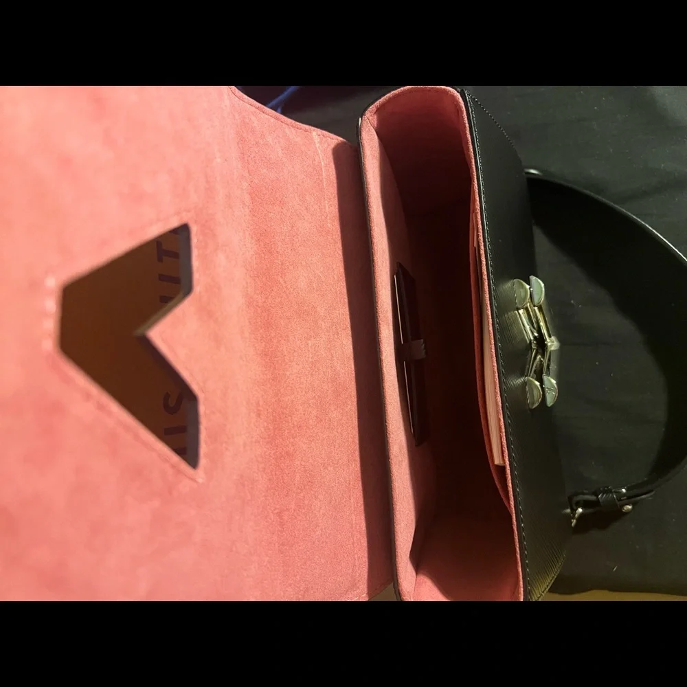 LOUIS VUITTON twist MM bag. Limited, made in France authentic,clean - Picture 5 of 6